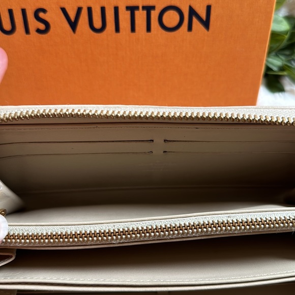 LOUIS VUITTON Ltd Ed patent leather pink/cream LEOPARD zippy wallet Authentic - Picture 6 of 11